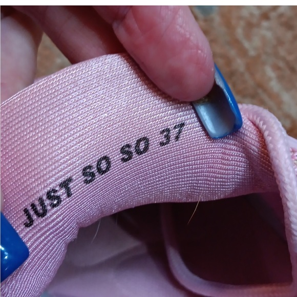 Tennis Shoes euc size 6.5 - Picture 5 of 8